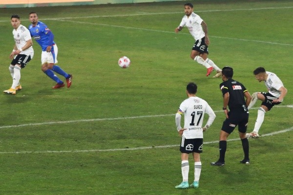 Leonardo Gil viene de anotar un golazo con la camiseta de Colo Colo. | Foto: Agencia UNO.