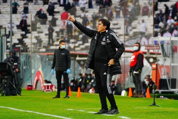 Gustavo Quinteros sigue con el alza dirigiendo a Colo Colo. | Foto: Guillermo Salazar.