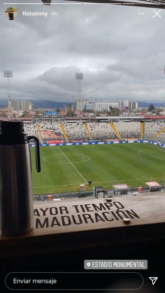 Florencia Pouso presenció la victoria ante Antofagasta en el sector Rapa Nui. Fuente: Captura.