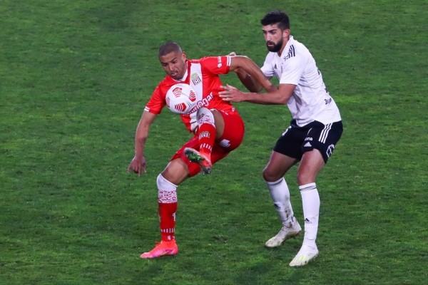 Emiliano Amor se ha consolidado en la defensa alba / FOTO: Agencia Uno