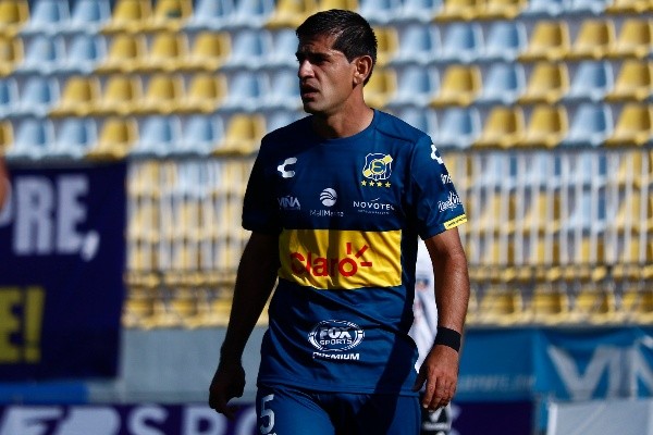 Julio Barroso dirá presente en Everton esta tarde en Talca. | Foto: Agencia UNO.