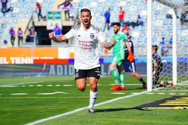 Cristofebril tuvo que guardarse los festejos al estar rodeado de hinchas de la U. | Foto: Guillermo Salazar.