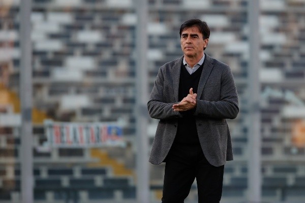 Gustavo Quinteros ha manifestado públicamente que quiere continuar en Colo Colo.