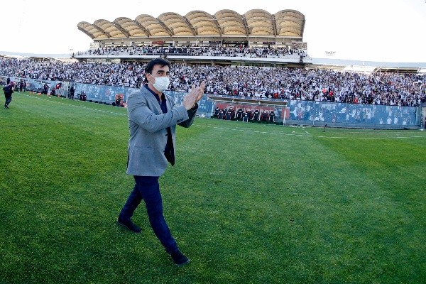 Gustavo Quinteros se llena de elogios en Colo Colo