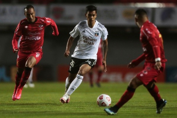 Carlo Villanueva pelea un puesto para ser titular en Colo Colo