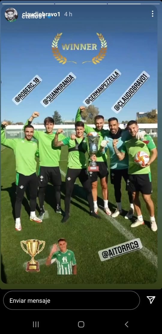 Claudio Bravo entrenando con sus compañeros.