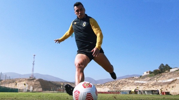 Esteban Paredes viene de anotar cinco goles en la Primera B en el 2021. | Foto: Coquimbo Unido.