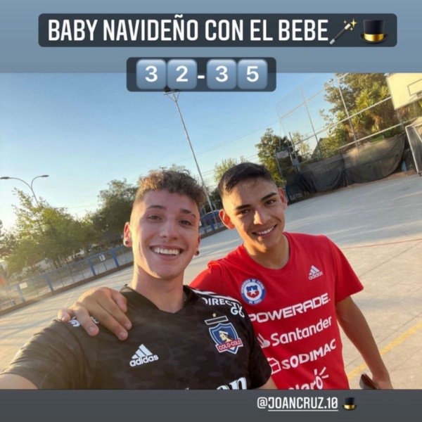 Luciano Arriagada compartió imágenes jugando una pichanga navideña con su amigo Joan Cruz / FOTO: Instagram