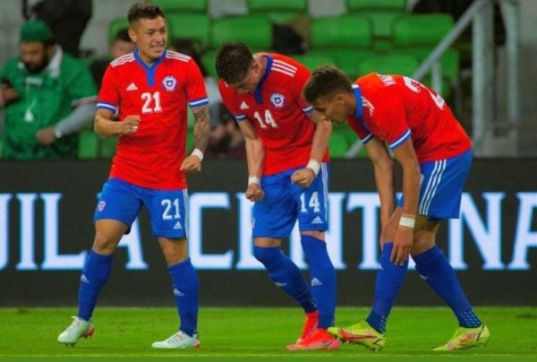 Cristián Zavala inició la jugada en el empate ante México. Fuente: Archivo.