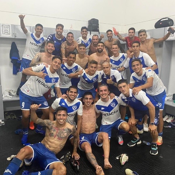Lucero y Amor compartiendo camarín en Vélez Sarsfield durante la temporada 2022. | Foto: Instagram.