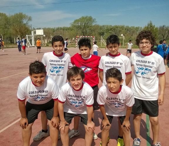 Pablo Solari y su equipo de Handball
