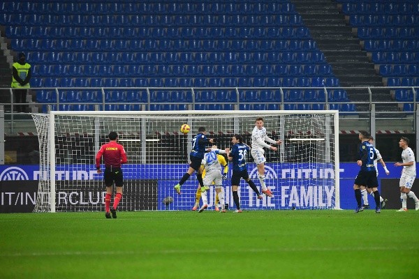 El goleador histórico de la Roja fue la figura en el triunfo del Inter tras marcar un gol y brindar una asistencia. Fuente: Getty Images.