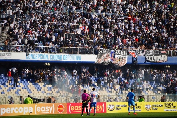Lamentablemente el partido se vio manchado por incidentes en la tribuna Andes del estadio.
