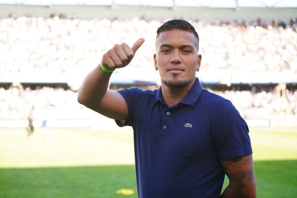 Javier Parraguez llegó hasta el Ester Roa para apoyar a Colo Colo / FOTO: Guille Salazar