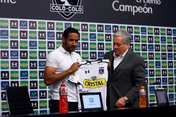 La presentación de Jean Beausejour en Colo Colo / FOTO: Agencia Uno