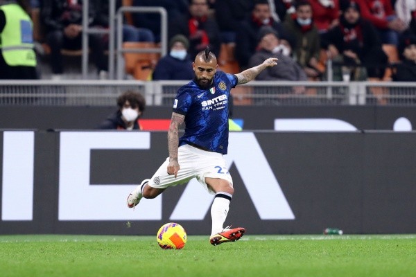 Arturo Vidal lucha por ser titular en el Derby della Madonnina / FOTO: Getty Images