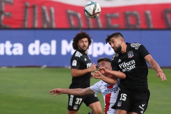 Maximiliano Falcón y Emiliano Amor son los fijos en la defensa colocolina / FOTO: Agencia Uno