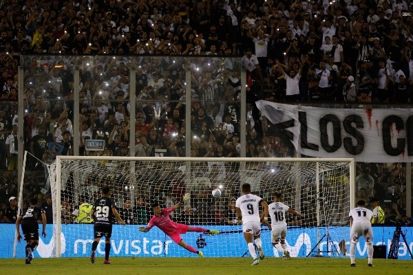 El 3-0 sobre Palestino de la fecha 1 del torneo 2020 sería la última victoria de Mario Salas en la banca del Cacique. | Foto: Agencia UNO.