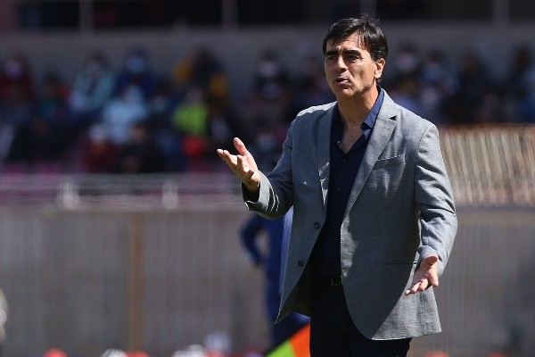 Gustavo Quinteros aún espera poder contar con un último refuerzo / FOTO: Agencia Uno