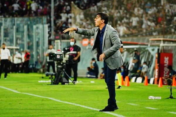 Gustavo Quinteros busca tener una nueva alternativa táctica. | Foto: Guillermo Salazar.