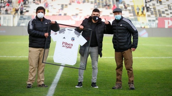 Gonzalo Fierro recibió merecidos reconocimientos de Colo Colo / FOTO: Colo Colo