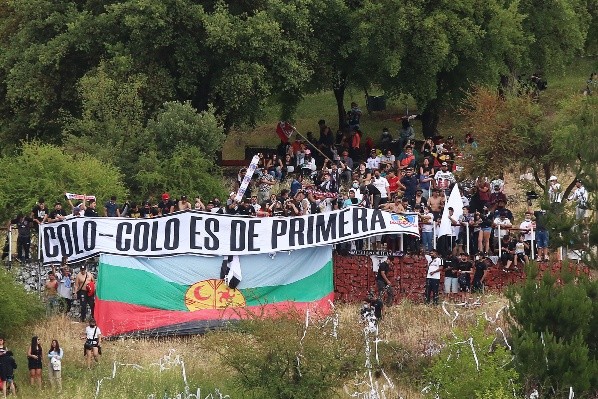 Los hinchas de Colo Colo se las han ingeniado para ver al equipo como visitante / FOTO: Agencia Uno