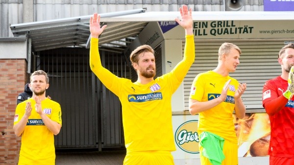 Con la camiseta del Osnabrück el venezolano Santos hizo su último gol oficial. | Foto: Getty Images.