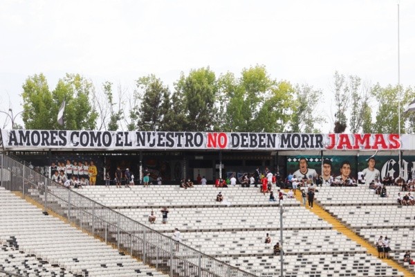 El Monumental se llenó de homenajes para Carlos Caszely. Fuente: Agencia UNO.