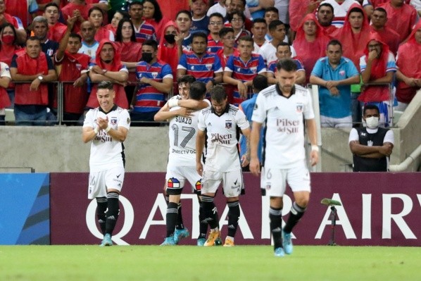 Pablo Solari siendo felicitado por su gol a Fortaleza. / FOTO: Copa Libertadores