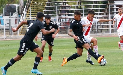 Alán Saldivia viene de ver acción con el Colo Colo Sub21. | Foto: Curicó Unido.