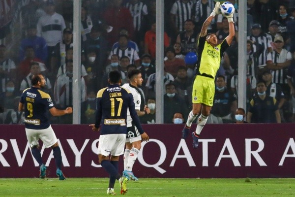 Brayan Cortés ha mantenido su solvencia en el arco de Colo Colo. / FOTO: Agencia Uno