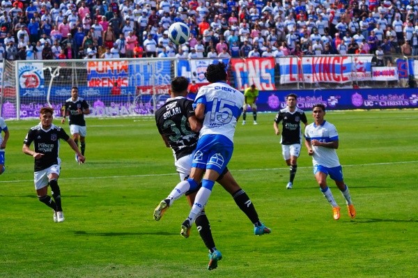 Colo Colo tuvo que batallar bastante para dar con el empate en su visita a San Carlos de Apoquindo. | Foto: Guillermo Salazar.