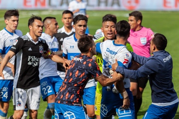 Universidad Católica vs Colo Colo tuvo varios encontrones entre jugadores. Imagen: Agencia Uno