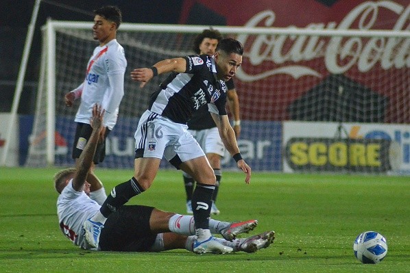 Óscar Opazo tuvo 59 toques de balón ante Curicó Unido y 37 pases con un 59,5% de precisión | Foto: Agencia UNO.