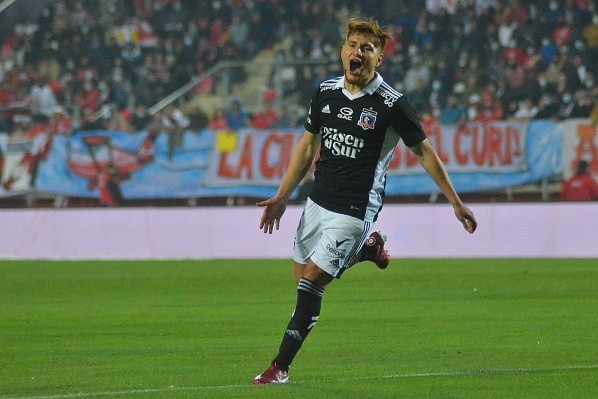 “Hago lo mejor posible, es lindo ser asistidor para los delanteros que están anotando”, afirmó Gil tras el triunfo sobre Curicó Unido. | Foto: Agencia UNO.
