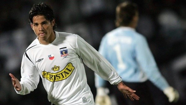 Matías Fernández celebrando uno de sus tantos goles con Colo Colo. Imagen: archivo