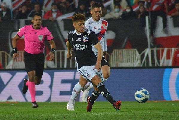 Leonardo Gil ha jugado 52 partidos con la camiseta de Colo Colo, con diez goles y diez asistencias desde su arribo en febrero del 2021. | Foto