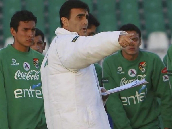 Gustavo Quinteros dirigiendo a la Selección de Bolivia. Imagen archivo