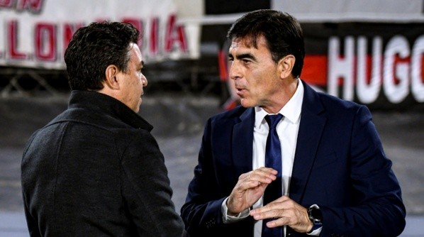 Gustavo Quinteros y Marcelo Gallardo en la previa del partido. Imagen: Getty