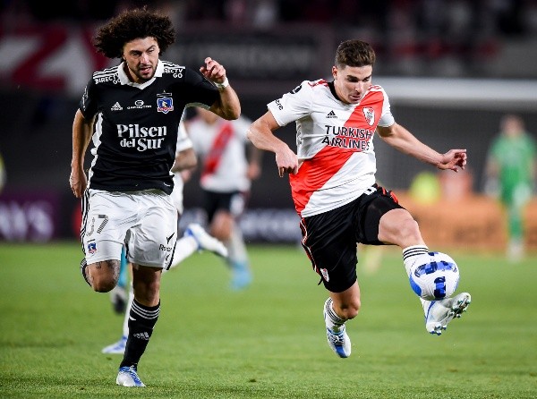 Colo Colo cayó feo en Argentina y dejó comprometida la opción de clasificar a los octavos de final de la Copa Libertadores. | Foto: Getty Images.