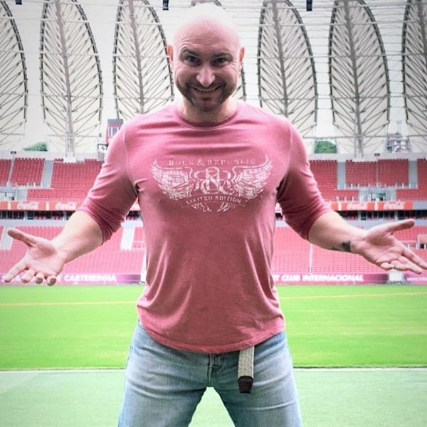 Alexandre Ernst, youtuber brasileño de Internacional