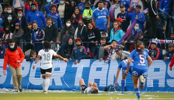 Los proyectiles lanzados por los fanáticos de la U impactaron a Isidora Olave. Fuente: Colo Colo.