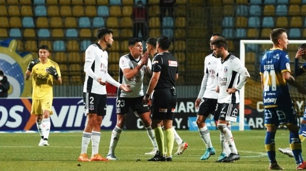 Esteban Pavez no entiende su expulsión ante Everton | Imagen: Guille Salazar