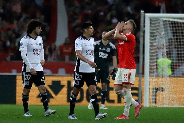 Colo no pudo sostener el 2-0 logrado en la ida ante Inter tras perder por 4-1 en la vuelta, sellando así su eliminación de la Copa Sudamericana 2022. | Foto: Getty Images.