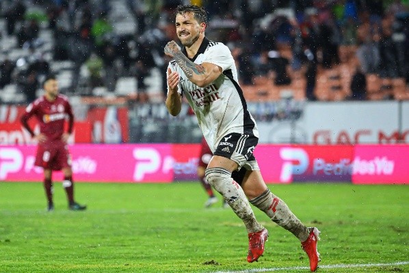 Gabriel Costa anotó el 3-0 desde el punto penal tras falta a Gabriel Suazo. | Foto: Agencia UNO.