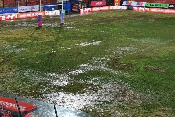 Estado de la cancha del Santa Laura | Imagen: La Tercera