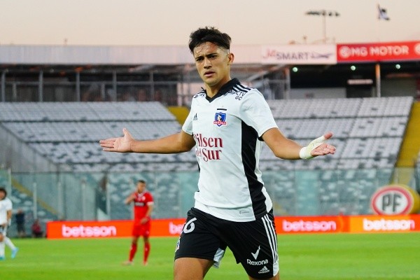 Pablo Solari agarró una camiseta de titular en el 2021 y no la soltó más para Gustavo Quinteros. | Foto: Guillermo Salazar.