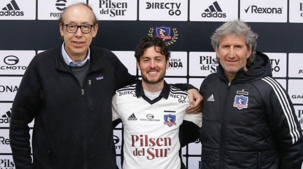 Daniel Morón y Alfredo Stöhwing en la presentación de Marco Rojas | Imagen: Colo Colo