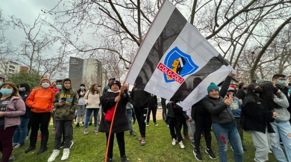 Familias completas llegaron a recibir a Colo Colo en Talca | Imagen: Guillermo Salazar