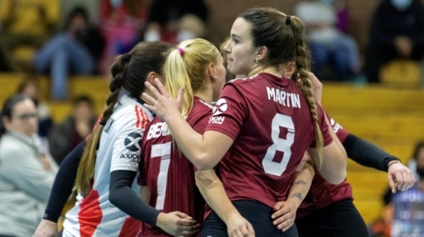 El equipo de vóleibol femenino de River Plate | Imagen: CSD Colo Colo